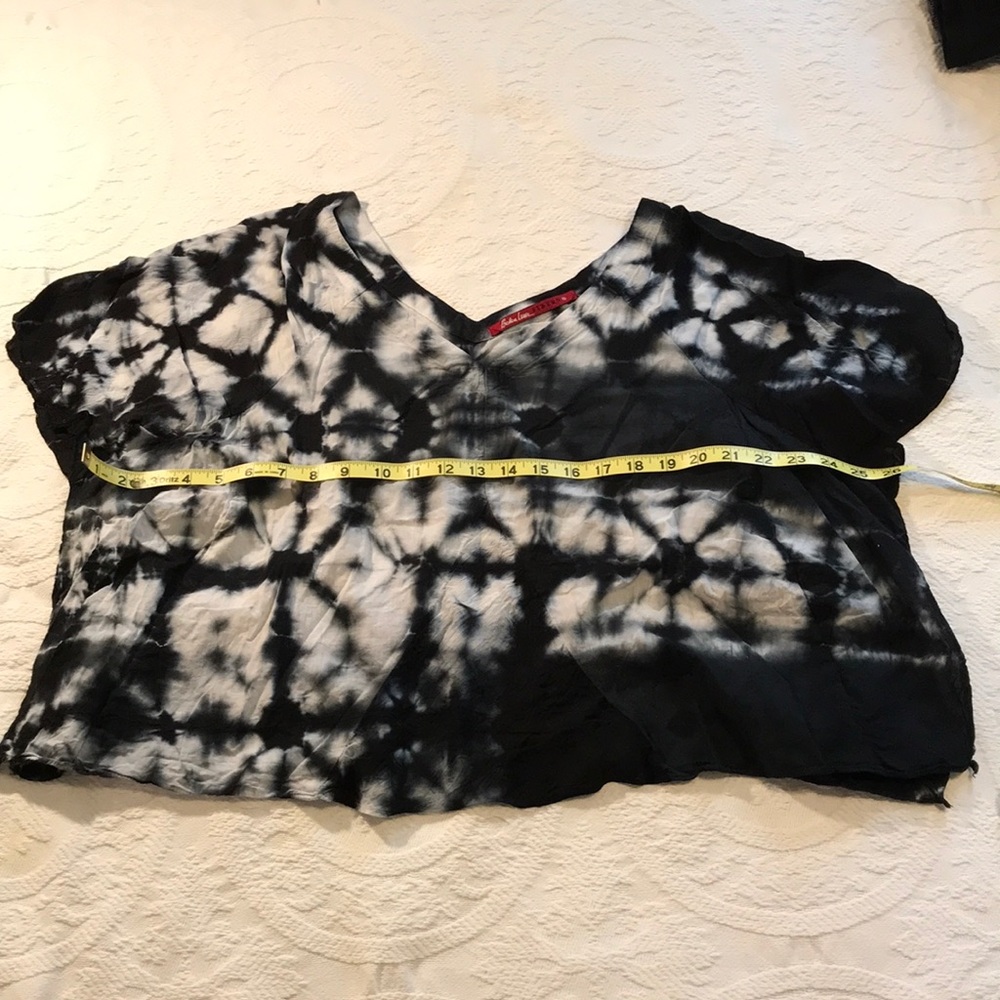 Women’s Bashra Lesser size S crop top